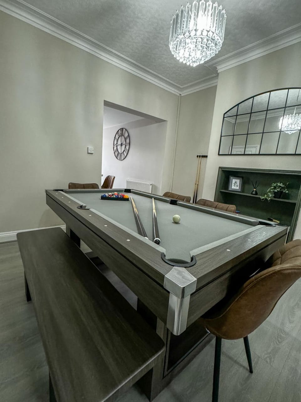 Billiard, Game Room