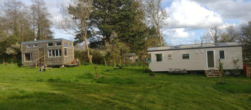 GLAMPING UNITS Choose Tiny House or the Cosy Static Campground/ 
RV Resort in England