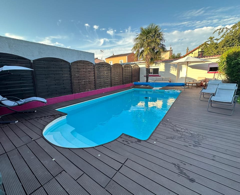 Appartement de 65m2 avec piscine partagée Apartment in Île-de-France