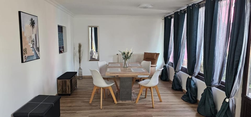 Appartement de 65m2 avec piscine partagée Apartment in Île-de-France