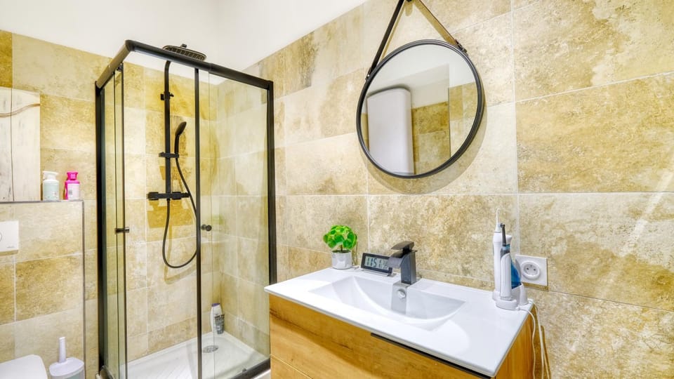 Shower, Bathroom, washing machine