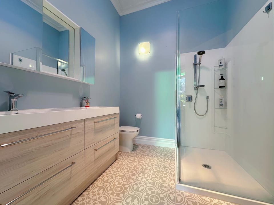 Shower, Bathroom, towels