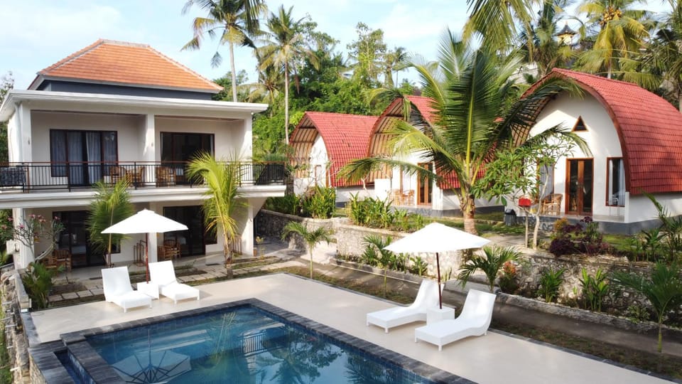 Swimming pool, Swimming pool