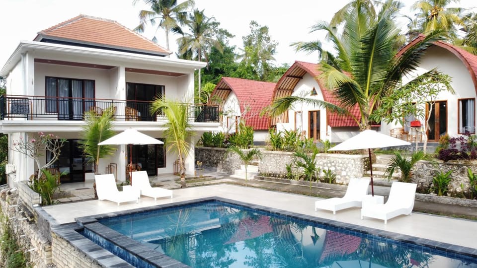 Property building, Day, Garden, Garden view, Pool view, Swimming pool, Swimming pool, sunbed