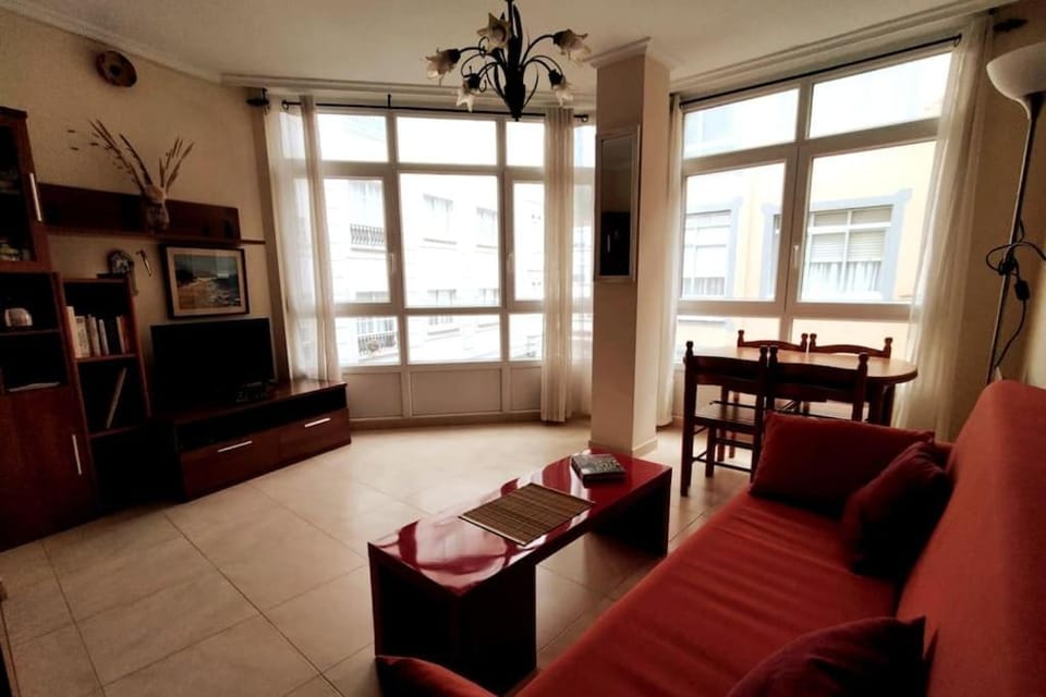 Communal lounge/ TV room, Dining area