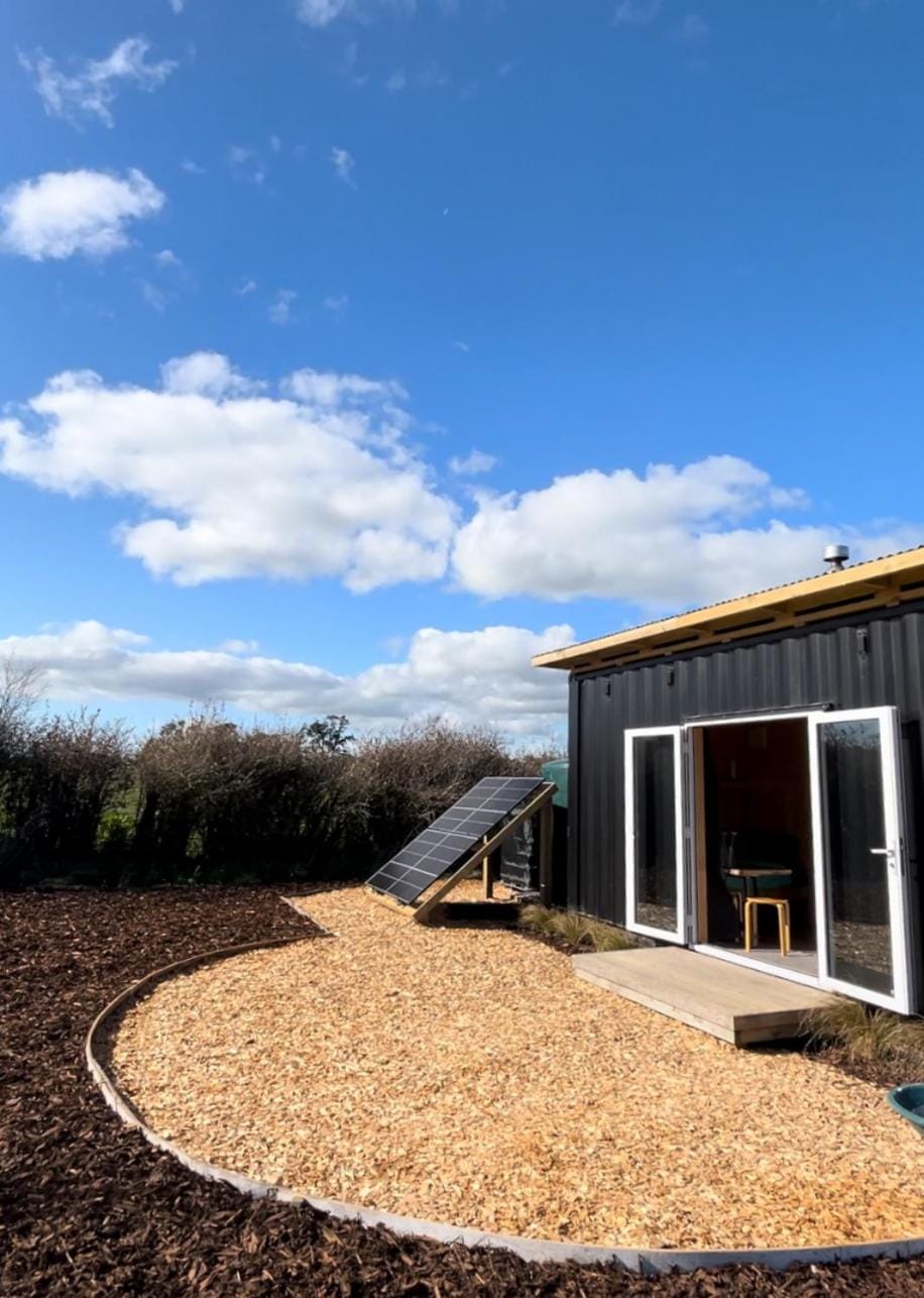 Property building, Garden, Balcony/Terrace