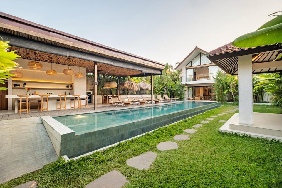 Property building, Day, Garden, Seating area, Dining area, Swimming pool, sunbed