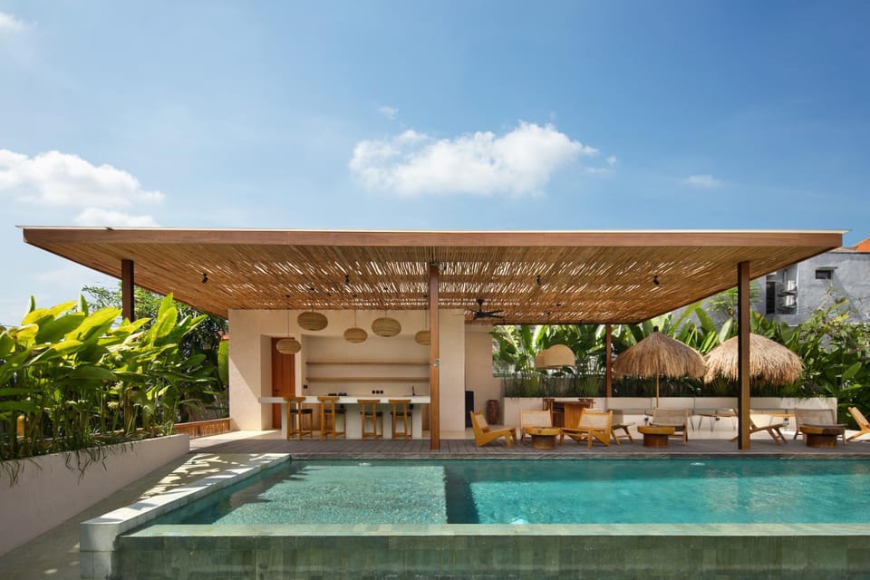 Kitchen or kitchenette, Swimming pool