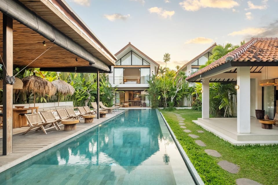 Property building, Spring, Day, Garden, Swimming pool