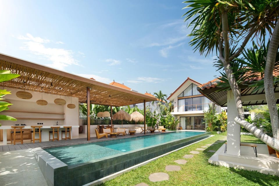 Property building, Patio, Day, Garden, Garden view, Pool view, Swimming pool, sunbed