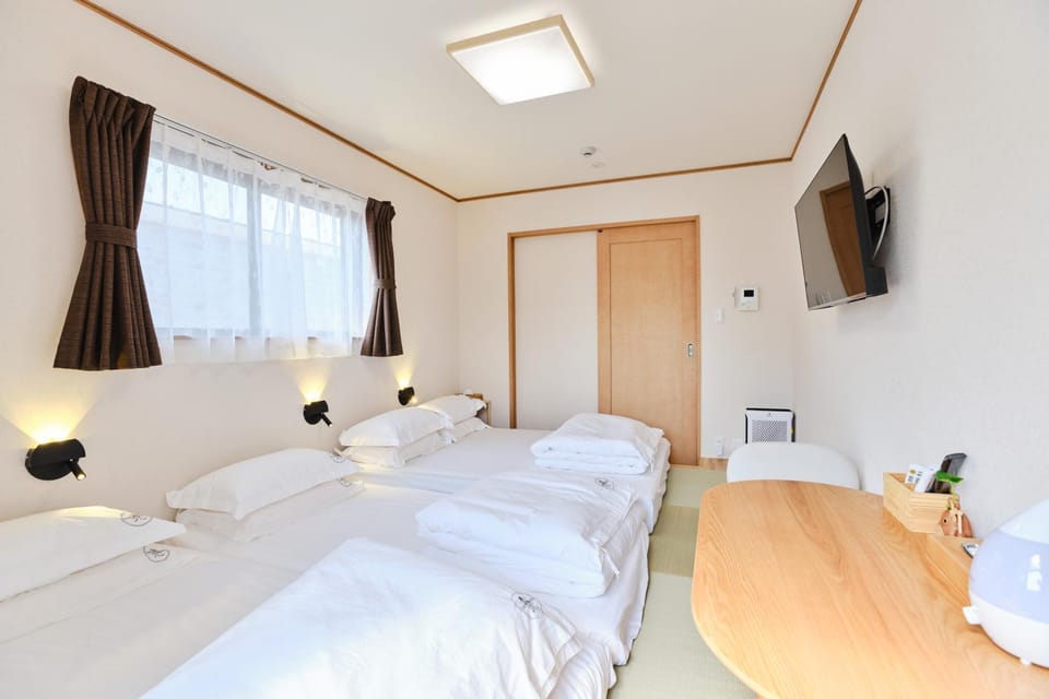 TV and multimedia, Photo of the whole room, Bedroom, towels