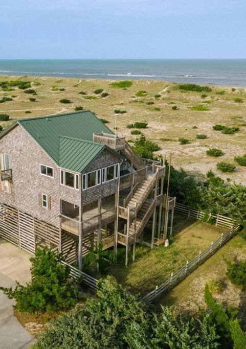 Dune Haus - Oceanfront w Hot Tub, Private Beach House in Outer Banks