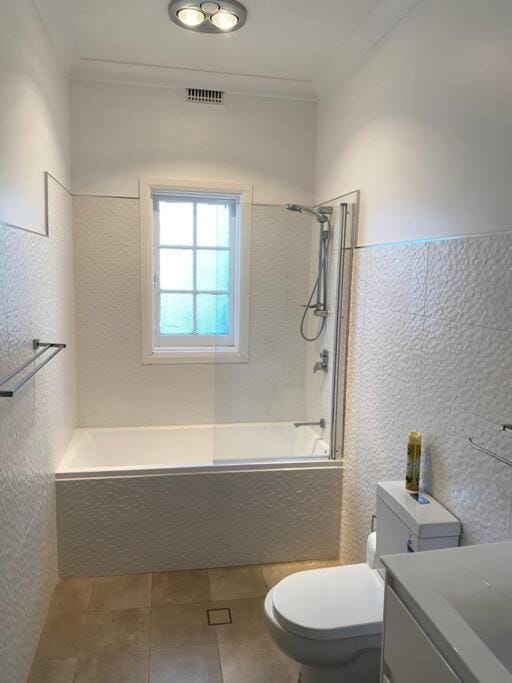 Stylishly renovated bungalow House in Orange
