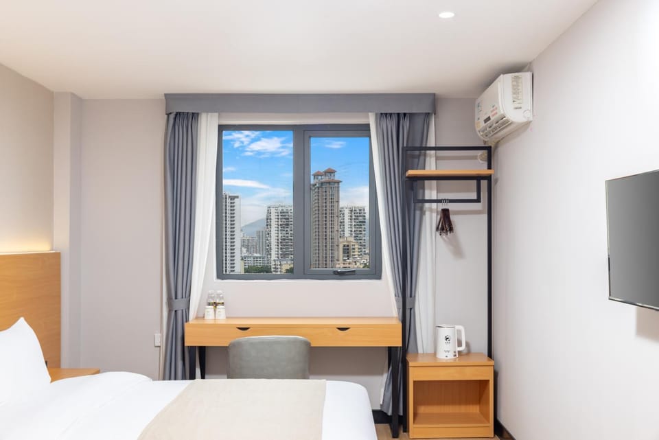 Bedroom, air conditioner
