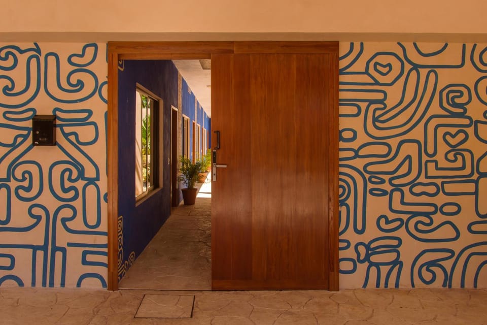 Facade/entrance