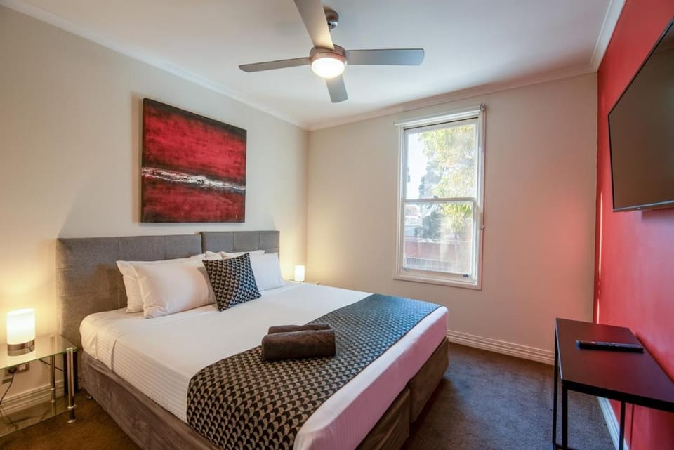Bed, TV and multimedia, Photo of the whole room, Evening entertainment, Bedroom