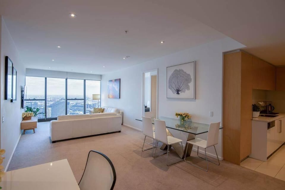 Kitchen or kitchenette, Living room, Seating area, Dining area