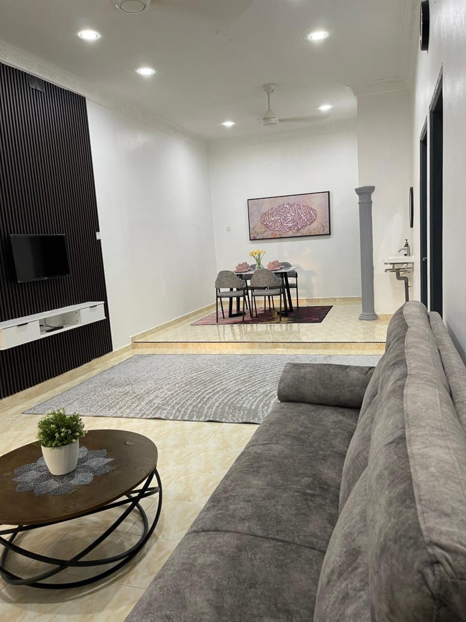 TV and multimedia, Living room, Seating area, Dining area
