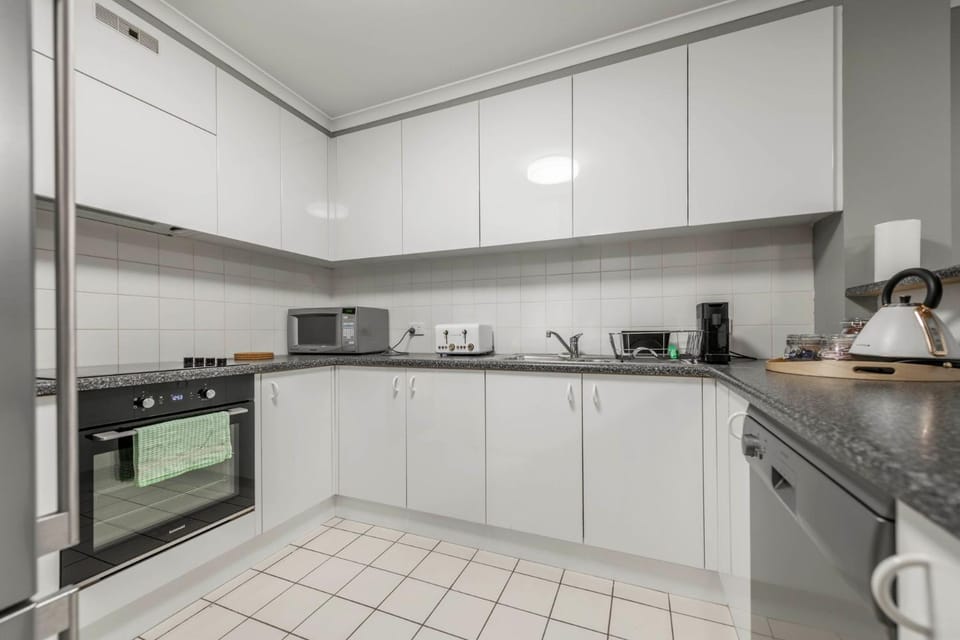 The Capital Dip Pool, Gym & Braddon Living Apartment in Canberra