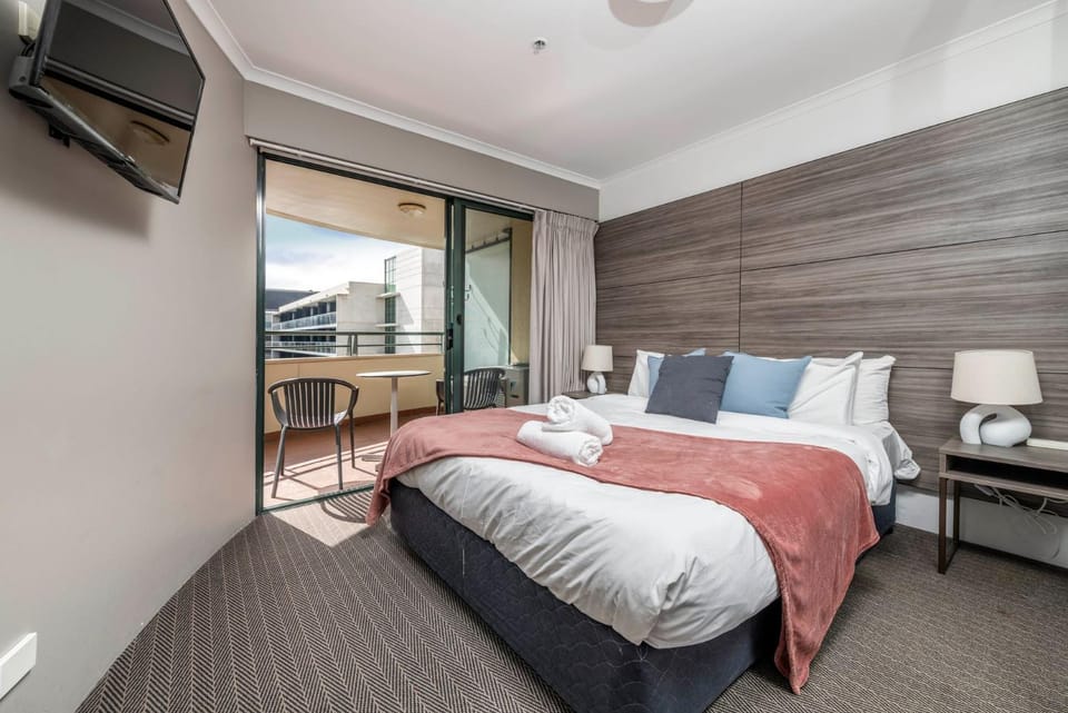 The Capital Dip Pool, Gym & Braddon Living Apartment in Canberra