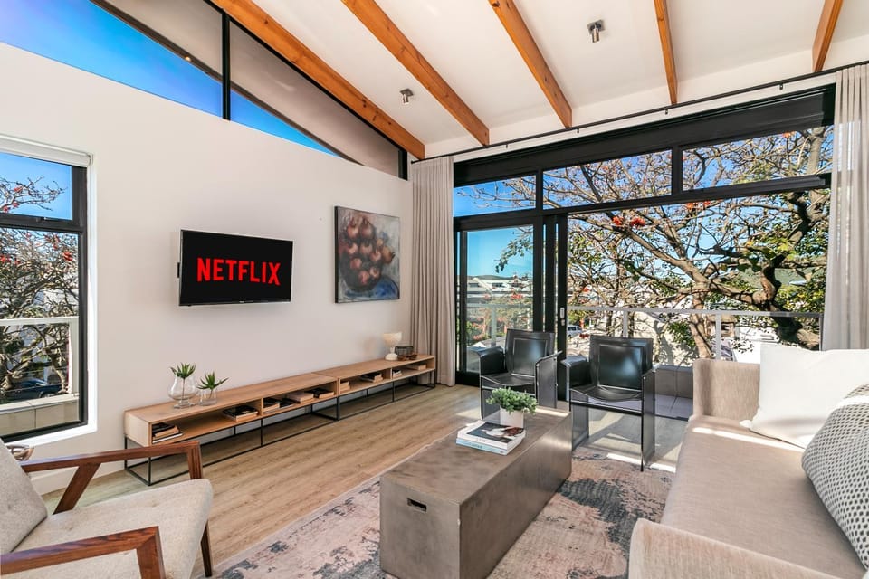 TV and multimedia, View (from property/room), Living room, Seating area, Evening entertainment
