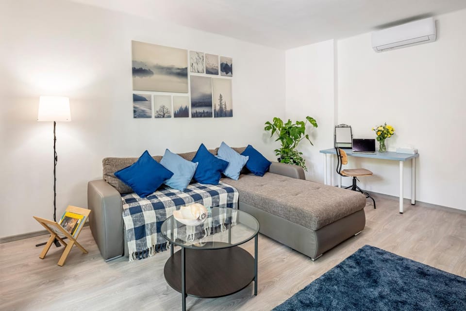 Living room, air conditioner