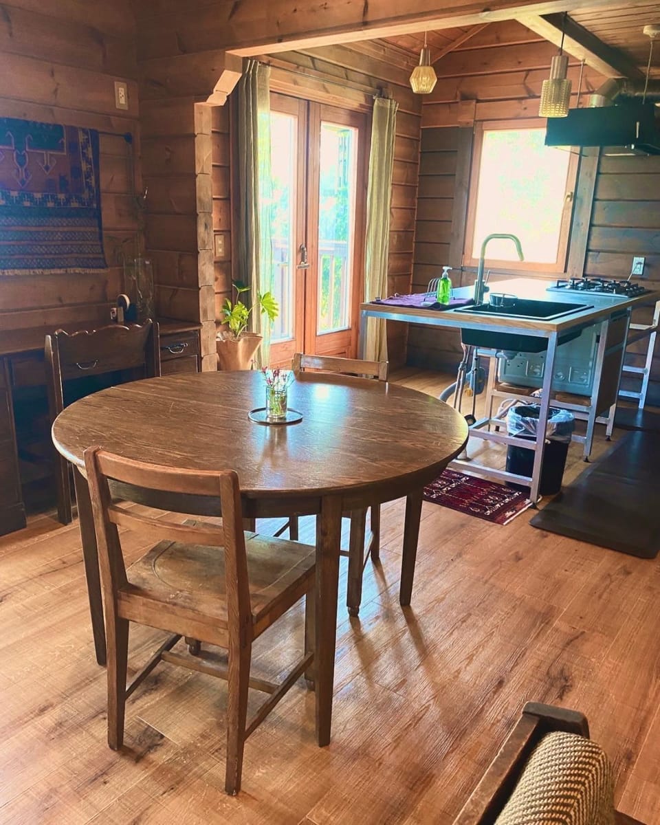 Dining area, kitchen