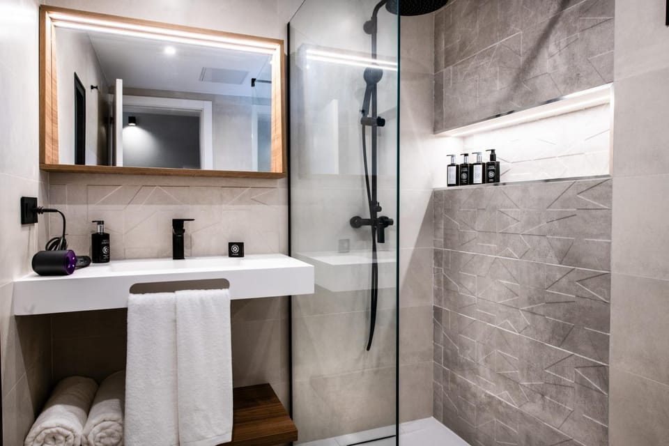 Shower, Bathroom, hair dryier, towels
