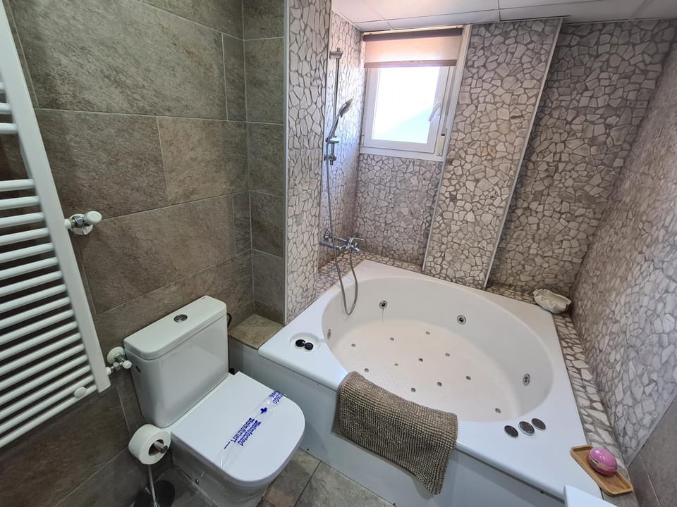 Toilet, Bathroom, Bath, towels