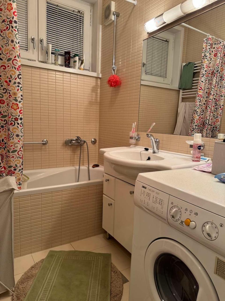 Shower, Bathroom, Bath, towels, washing machine, dryer