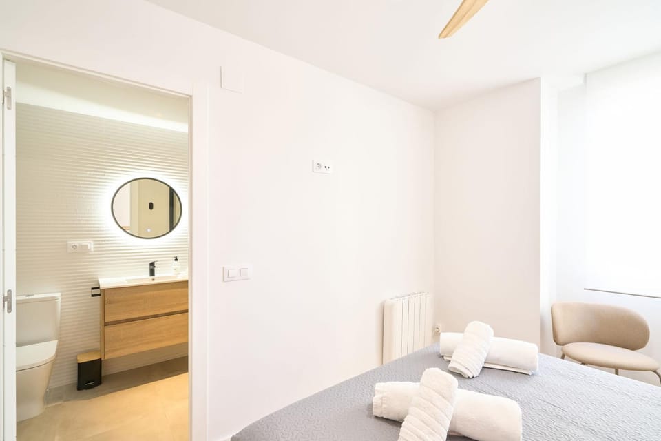 Toilet, Photo of the whole room, Bedroom, towels