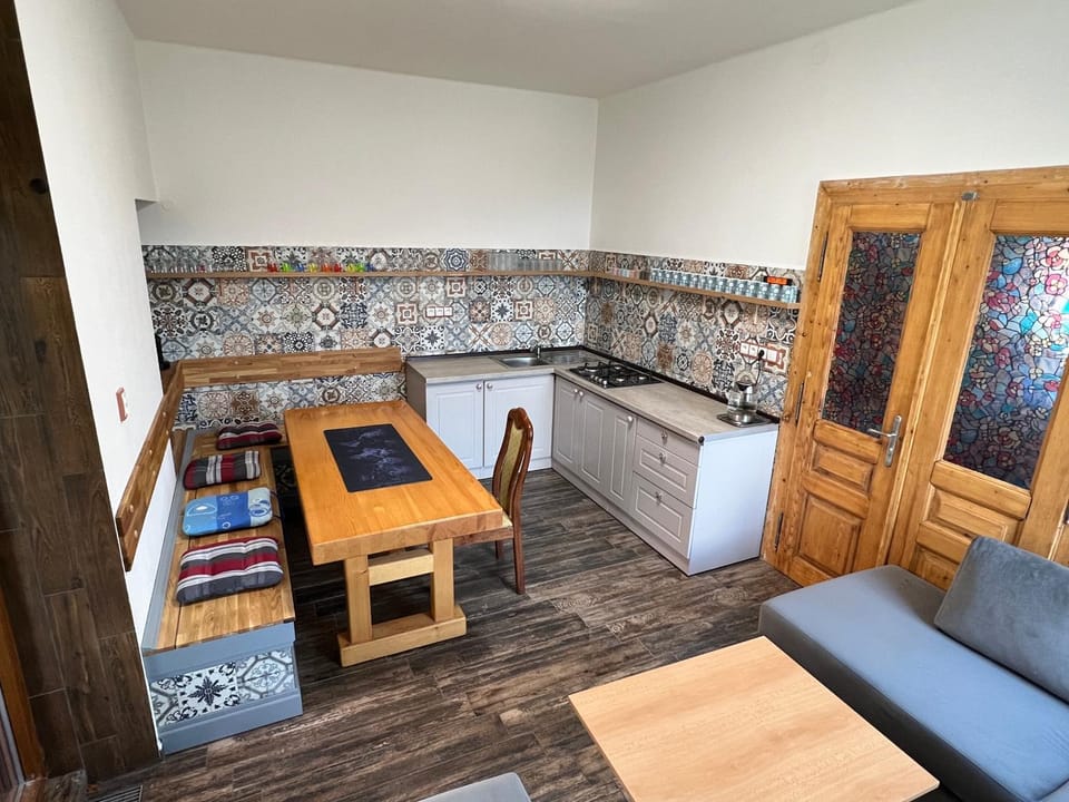 Kitchen or kitchenette, Seating area, Dining area