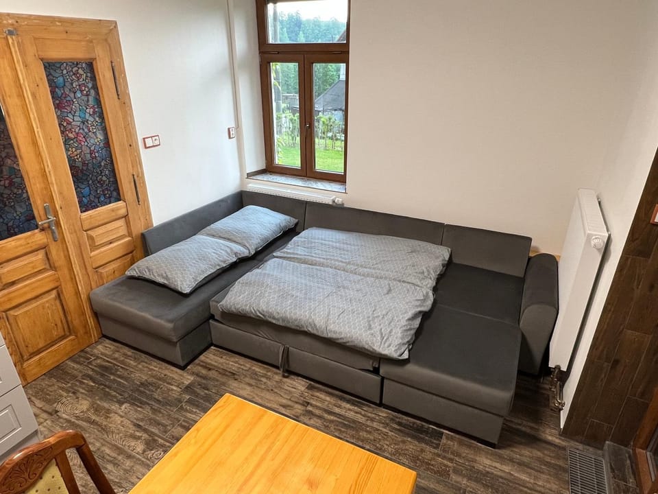Bed, Seating area