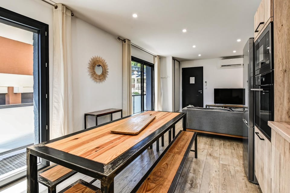 Kitchen or kitchenette, Living room