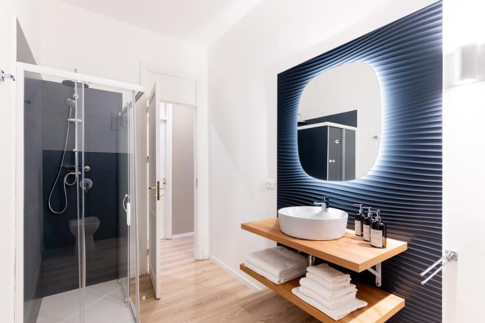 Shower, Bathroom, towels