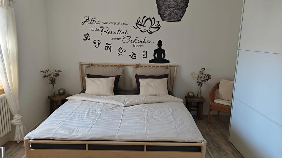 Photo of the whole room, Bedroom