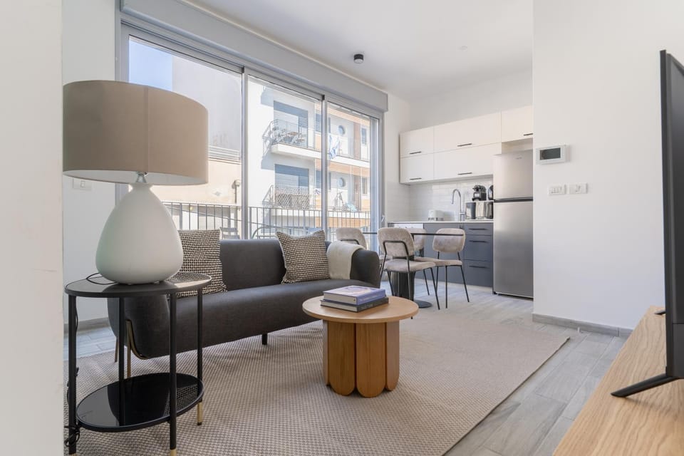 Kitchen or kitchenette, Seating area, oven, stove