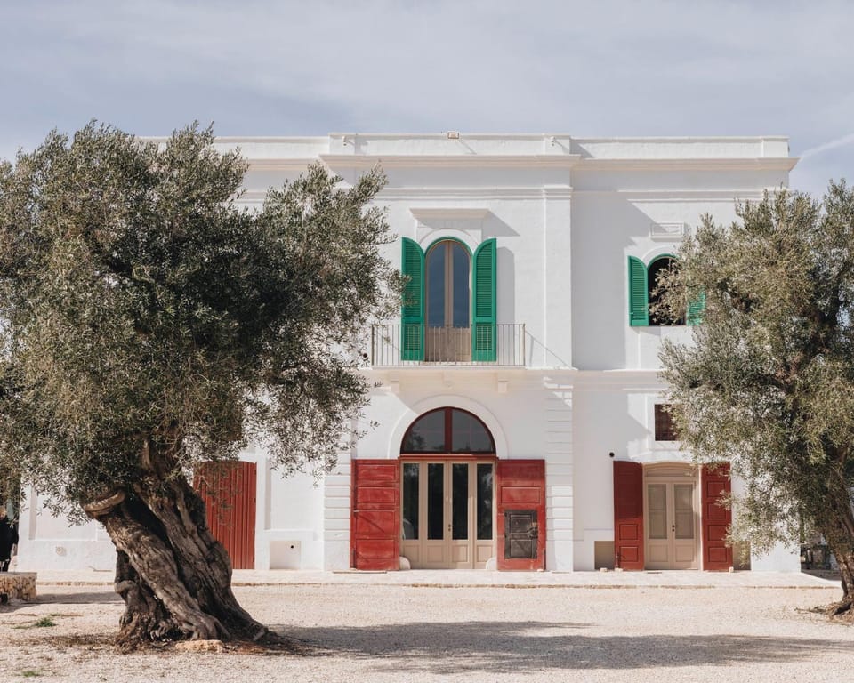 Property building, Facade/entrance, Day