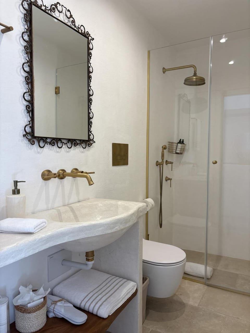 Toilet, Bathroom, towels
