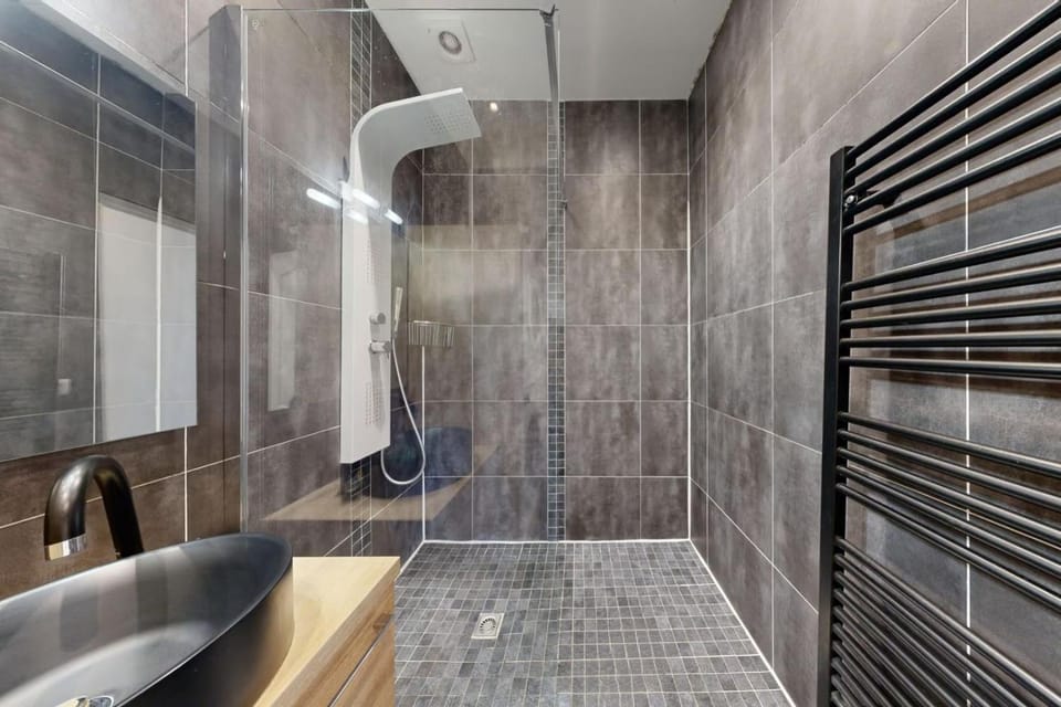 Shower, Bathroom