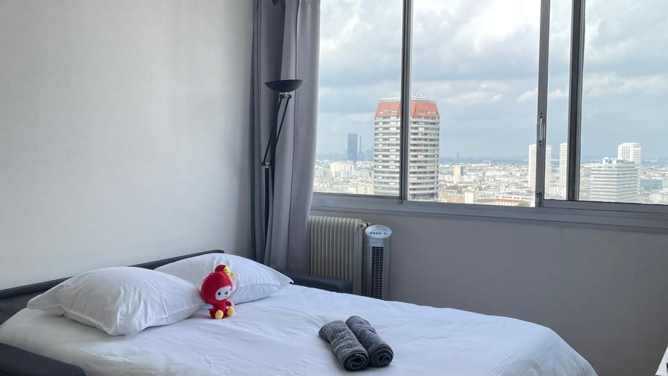 Bed, towels