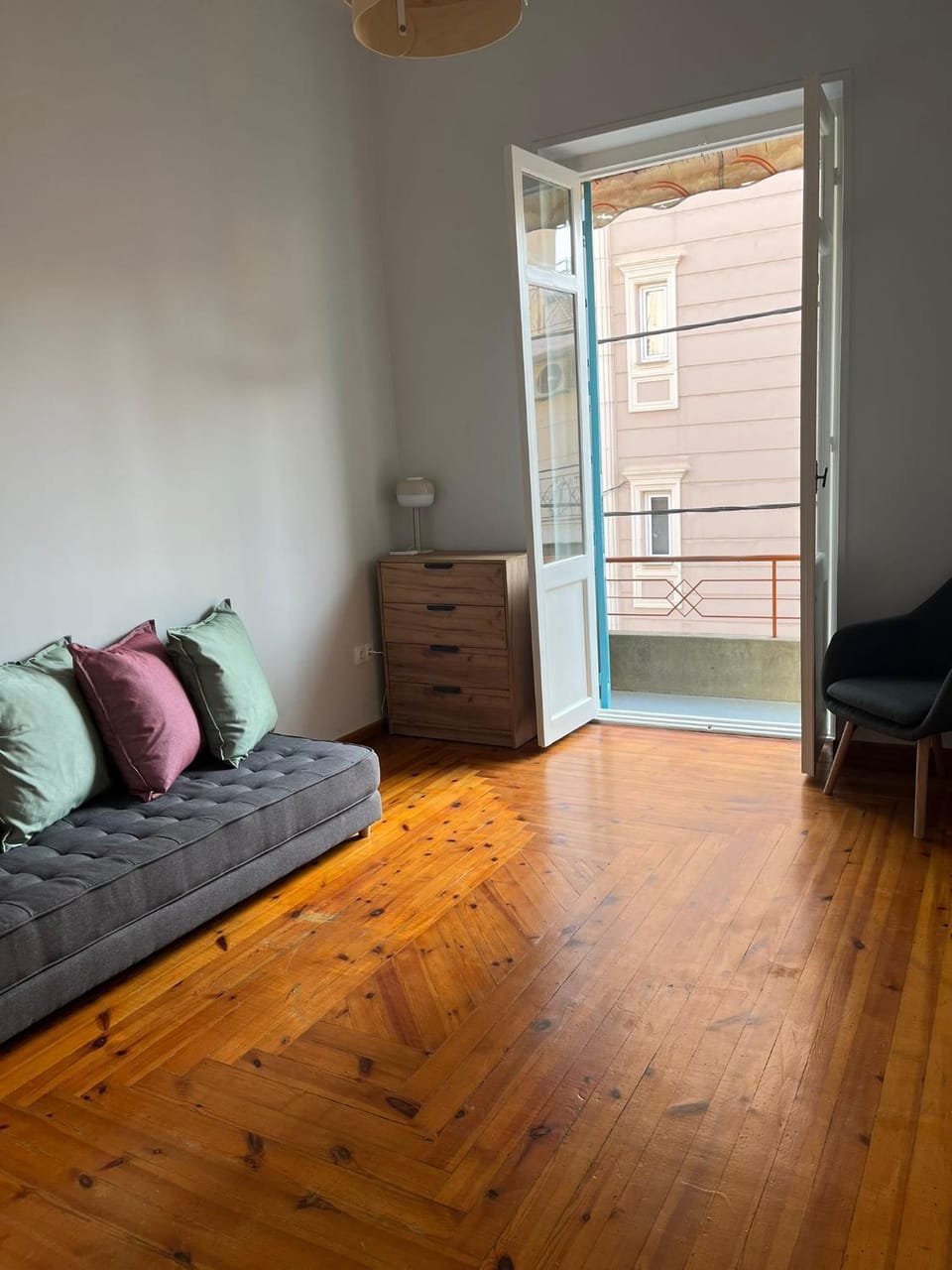Bed, Photo of the whole room, Seating area, Bedroom