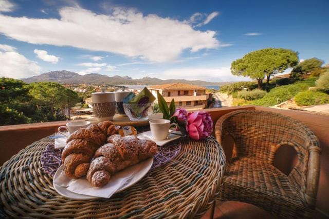 Natural landscape, Breakfast