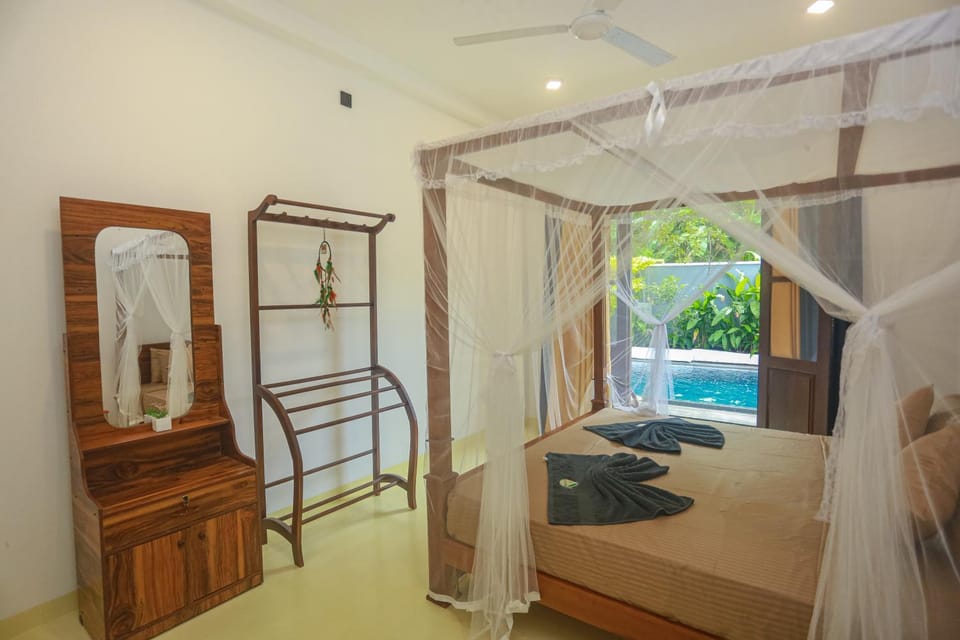Bed, Photo of the whole room, Bedroom, Pool view, Swimming pool, towels