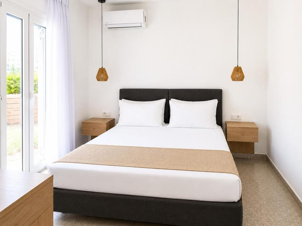 Sakellis Home 1- Steps to Beach & Town Apartment in Kardamena