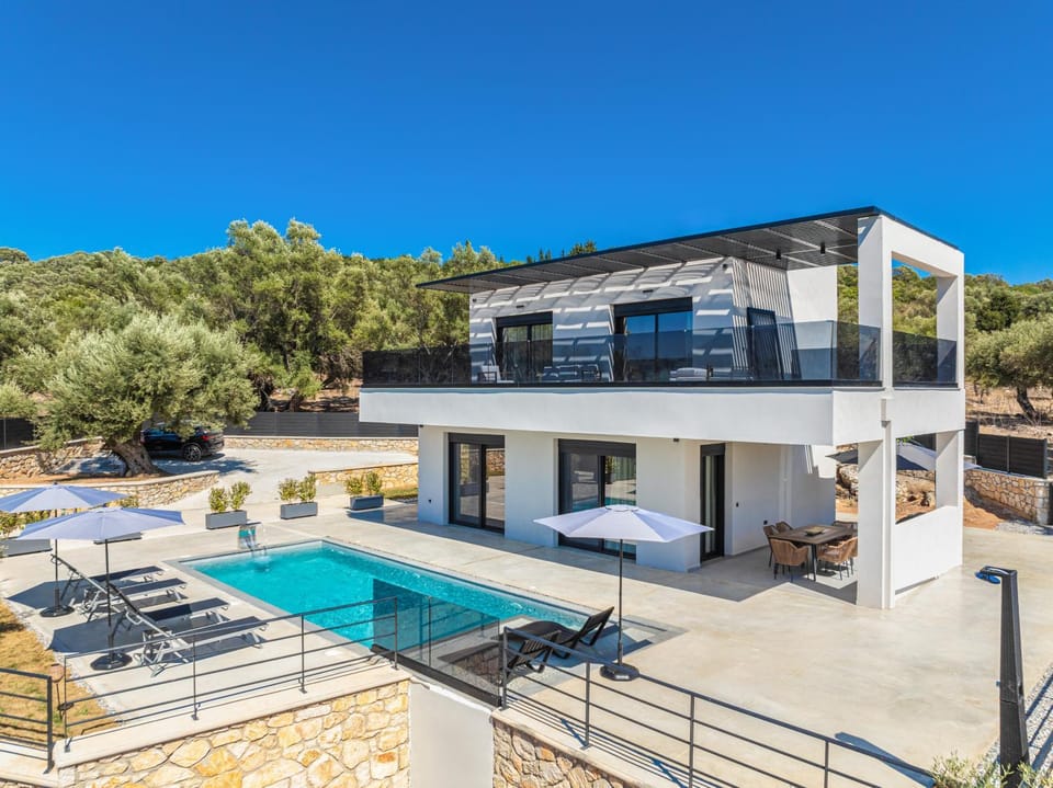 Property building, Patio, Day, Natural landscape, View (from property/room), Balcony/Terrace, Pool view, Swimming pool, sunbed