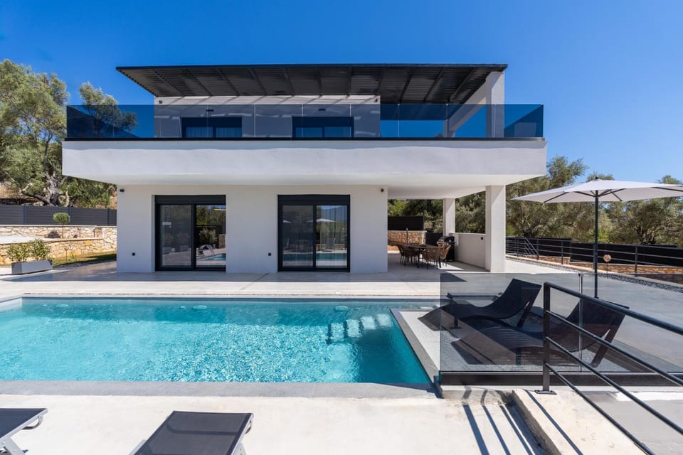 Property building, Patio, Day, View (from property/room), Balcony/Terrace, Pool view, Swimming pool, sunbed