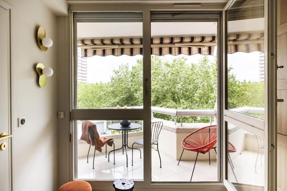 View (from property/room), Balcony/Terrace, Living room