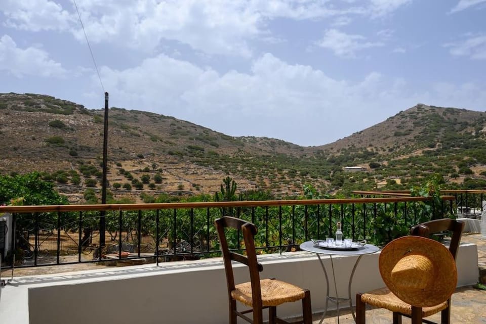 Patio, Day, Natural landscape, View (from property/room), Balcony/Terrace, Dining area, Mountain view