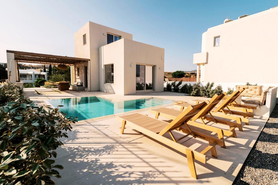 Property building, Restaurant/places to eat, Swimming pool, Breakfast